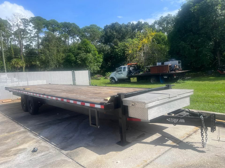 *INSTANT FINANCING* Like New 2024 28ft x 8 1/2 ft flatbed - deckover trailer